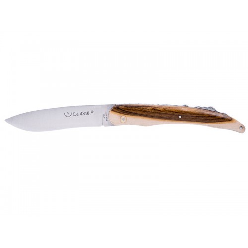 The 4810 folding knife in pistachio