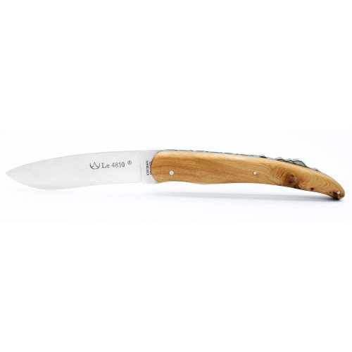 The 4810 folding knife in juniper